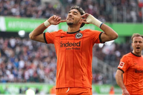 مدرب فرانكفورت ينتقد مرموش بسبب احتفاله.. واللاعب: لم أرد استفزاز أحد